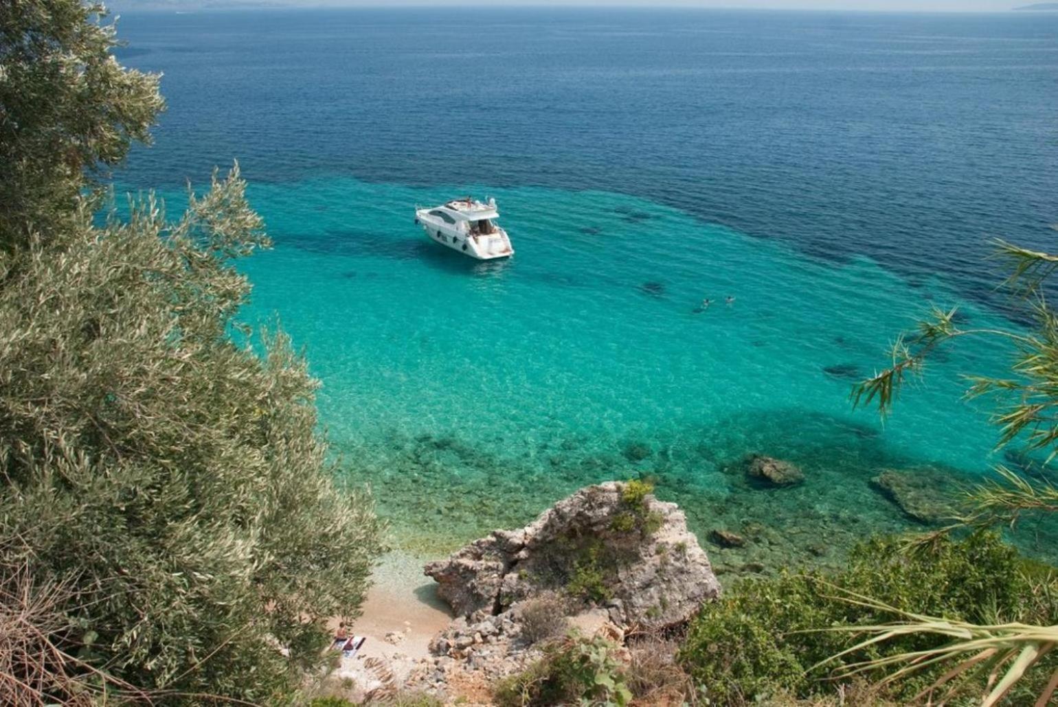 Golden Tiara * Agioi Deka (Corfu)