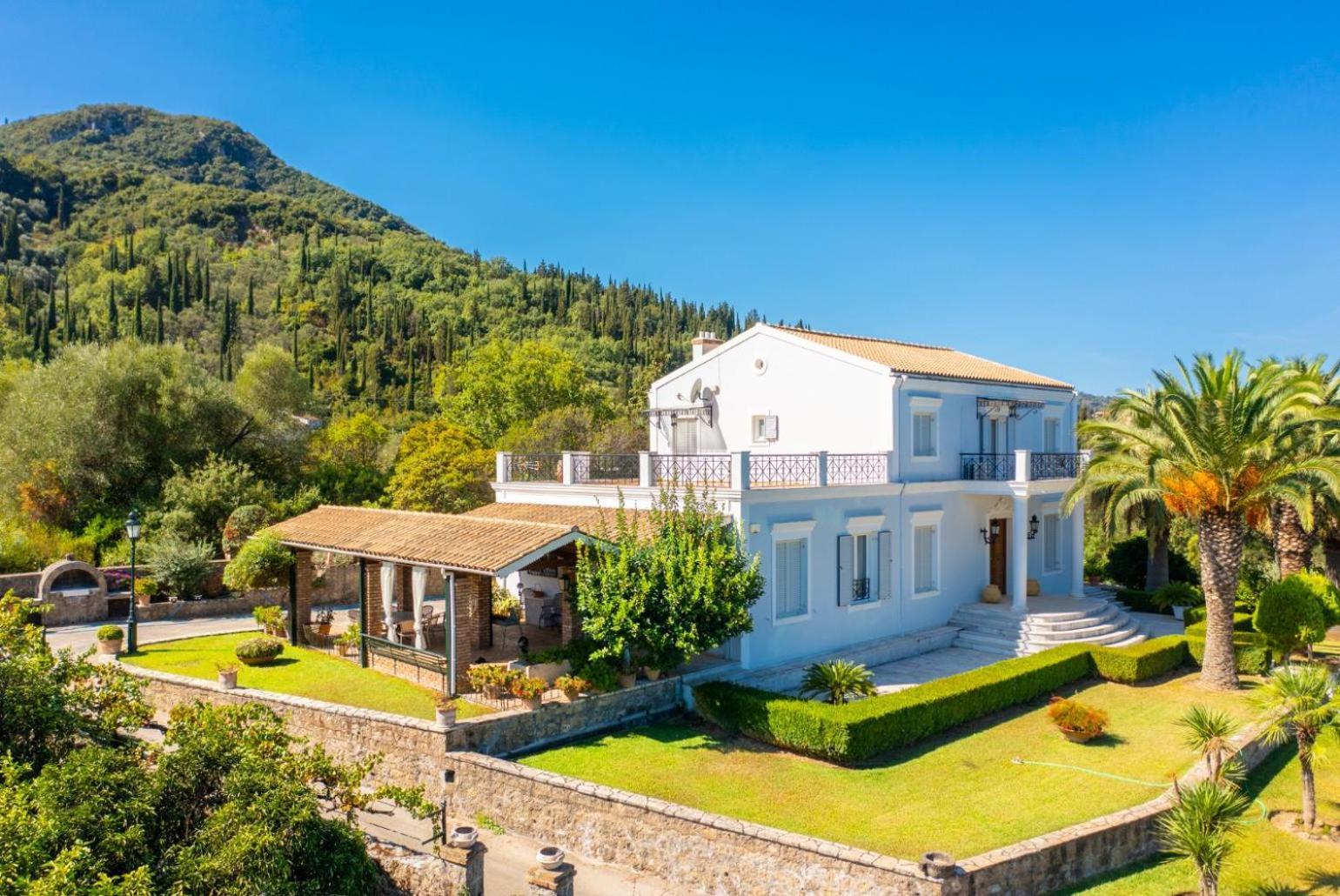 Golden Tiara Villa *