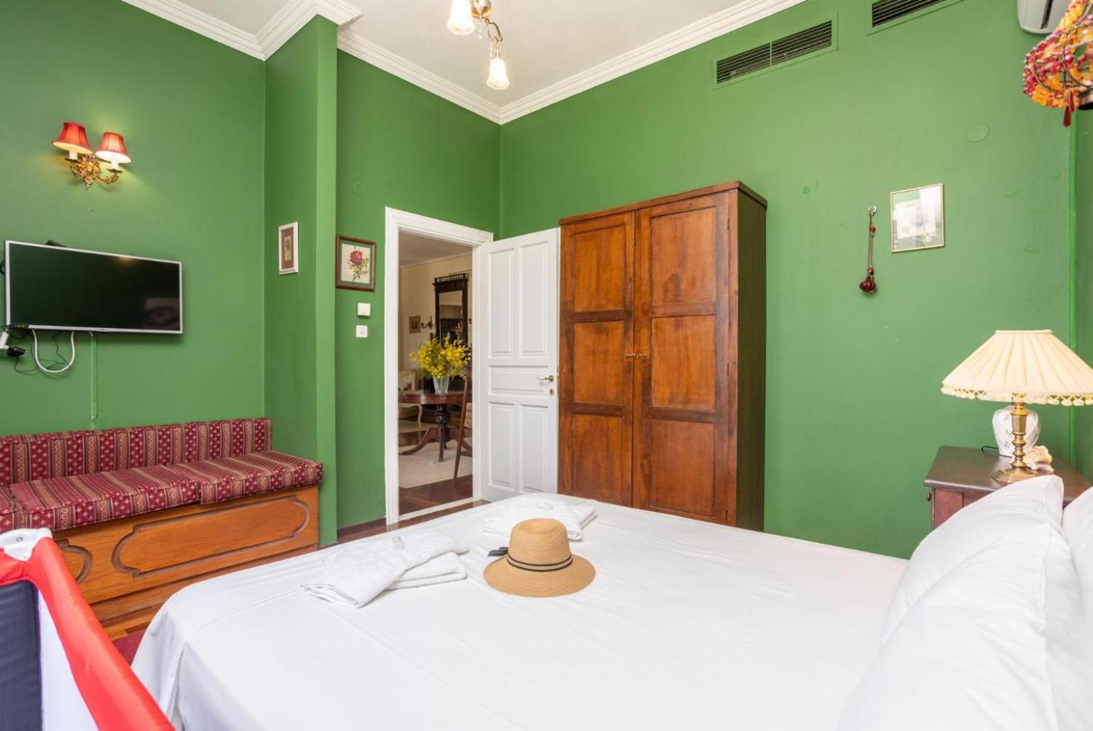 Golden Tiara Villa *